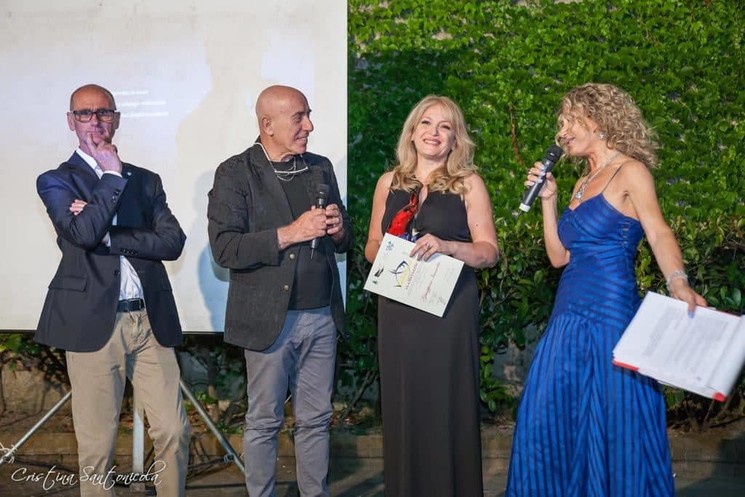 Galà Premio Internazionale Costiera Arte. Alla Iannotta il Premio speciale. Plauso di Quadrini.