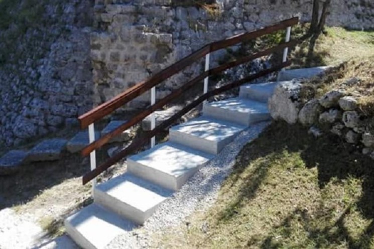 ARPINO TORRE DI CICERONE E LA SCALA PROVVISORIA. QUADRINI: Presenterò denuncia alla Procura della Repubblica.
