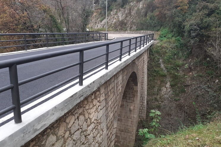 Arpino - Riaperto il Ponte Lungo - la soddisfazione di Quadrini che ha sollecitato e seguito da tempo la realizzazione di questa opera.