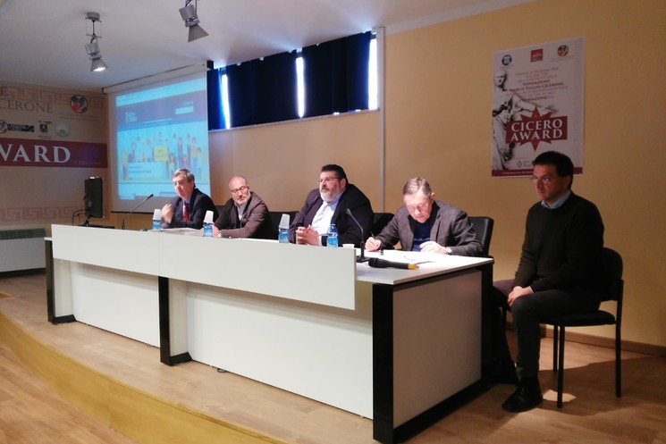 'REDDITO DI CITTADINANZA', SE N’E’ PARLATO OGGI AD ARCE, AL CONVEGNO FORMATIVO ORGANIZZATO DA CAF UIL IN COLLABORAZIONE CON XV COMUNITA’ MONTANA E FONDAZIONE CICERONE. Quadrini:"Finalità è relazionare mondo isituzionale e cittadini"