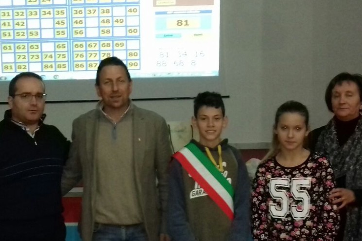 ARCE, TOMBOLATA DEI NONNI PRESSO ISTITUTO COMPRENSIVO.QUADRINI E DI FOLCO PLAUDONO ALL'INIZIATIVA SOLIDALE.