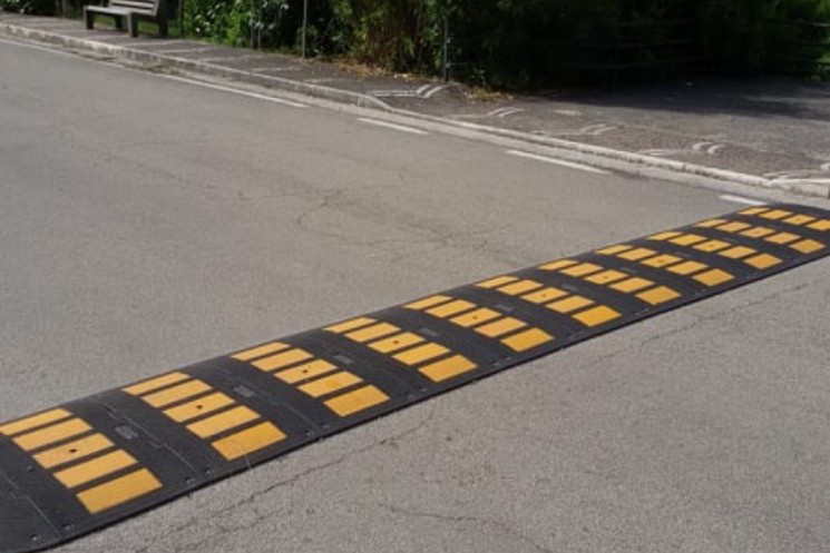Colfelice, installati dissuasori rallentatori di velocità, grazie al contributo della XV Comunità montana Valle del Liri.