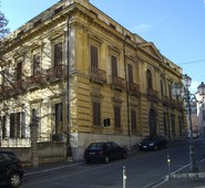 ARPINO, BIBLIOTECA INAUGURAZIONE FARSA. A MAGGIO IL TAGLIO  CON DEDICA ALLA CULTURA FRANCESE MA DA ALLORA LA SALA E’ CHIUSA. QUADRINI BACCHETTA LA MAGGIORANZA: “BASTA PRESE IN GIRO”.