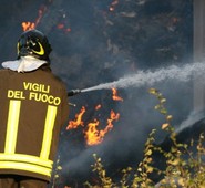 EMERGENZA INCENDI, IL RISCHIO DI DISSESTO IDROGEOLOGICO E IL PLAUSO DI QUADRINI AI VIGILI DEL FUOCO:”VERI EROI SEMPRE PRONTI A RISCHIARE LA LORO VITA”