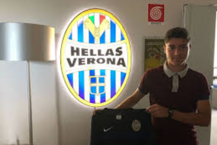 IL GIOVANE PASINI E IL SALTO NELL'HELLAS VERONA.QUADRINI SI CONGRATULA.