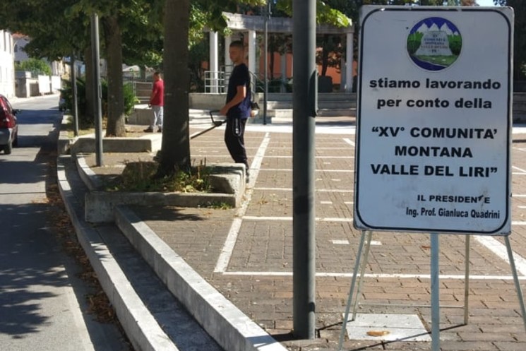 CARNELLO, UNA PIAZZA PULITA..GRAZIE AI VOLONTARI DEL SERVIZIO CIVILE DELLA XV COMUNITA’ MONTANA.