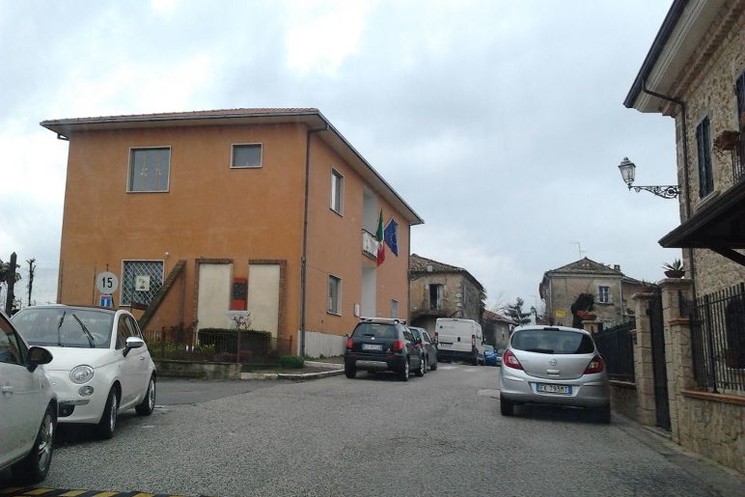 ARPINO – Ex scuola in vendita, dubbi e sospetti.