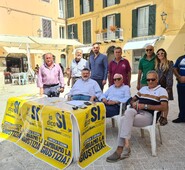 Arpino: il gazebo della Lega, con Gianluca Quadrini, per il Si al Referdum sulla giustizia del 12 giugno.