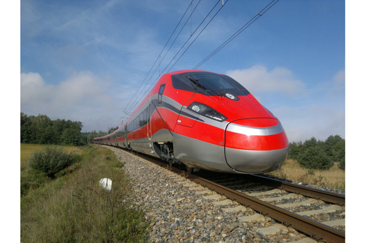 Frecciarossa in Ciociaria. Tramite l’interconnessione arriva nella stazione di Sgurgola per immettersi nella linea Roma-Cassino. QUADRINI plaude al sindaco Corsi.