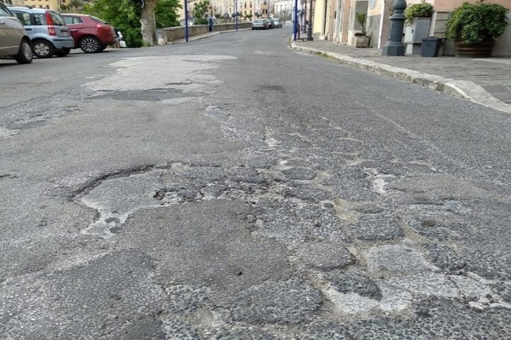 PROVINCIA. ARPINO, CORSO TULLIANO. A BREVE LAVORI DI ASFALTATURA. GRAZIE ALL'INTERVENTO DEL CONSIGLIERE PROVINCIALE QUADRINI.
