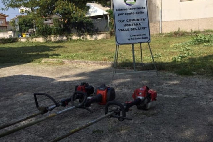 Roccasecca e Castelliri, lavori di manutenzione e sfalcio erba grazie agli operatori del servizio civile dell’ente montano di Arce.