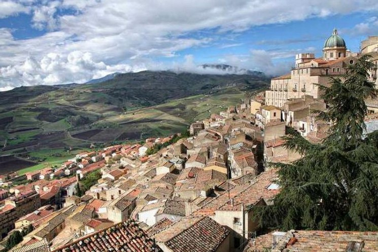 Desertificazione piccoli Borghi. Uncem lancia allarme. Per Quadrini i piccoli Comuni montani 'non chiedono assistenzialismo, ma strumenti e strategie per rilanciare territorio'.