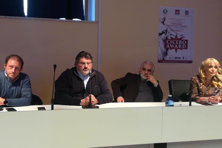 Arce, un successo la presentazione del libro di Riccardi Klitsche De La Grange, evento organizzato da Fondazione Cicerone in collaborazione con ente montano.