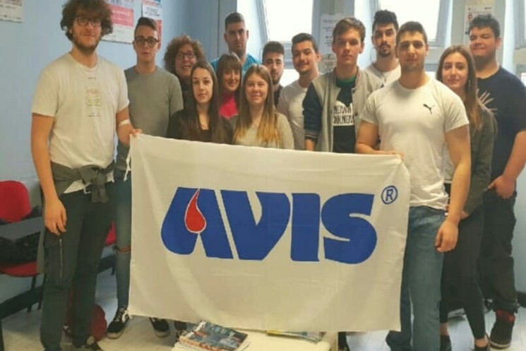 ARPINO, I RAGAZZI DEL CHIMICO DONANO SANGUE. QUADRINI SI CONGRATULA.