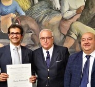 Frosinone, il giornalista Danilo Ambrosetti riceve l’onoreficienza di Cavaliere della Repubblica. Quadrini si congratula.