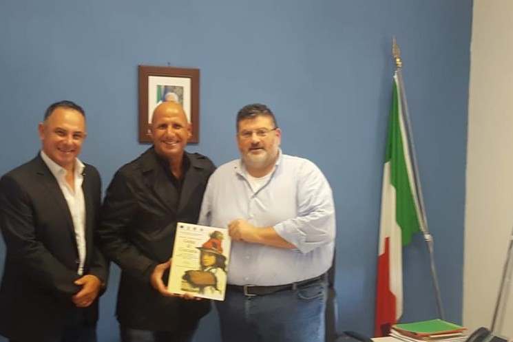 ARCE, L'IMITATORE DAVID PRATELLI IN VISITA PRESSO L'ENTE MONTANO.